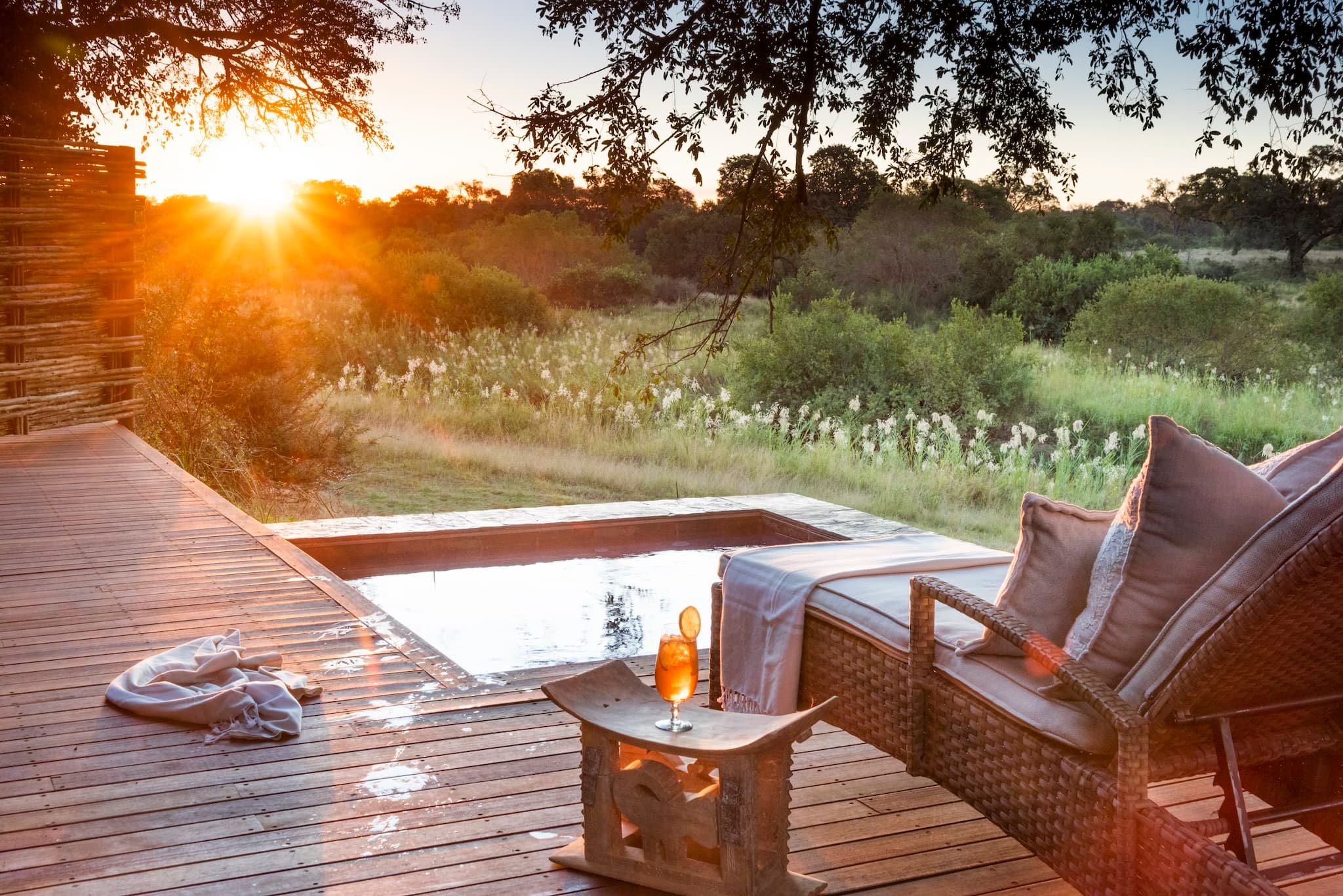 dulini river lodge rooms suite pool deck 01