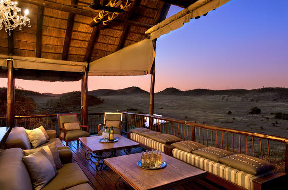 tshukudu bush lodge lounge on deck