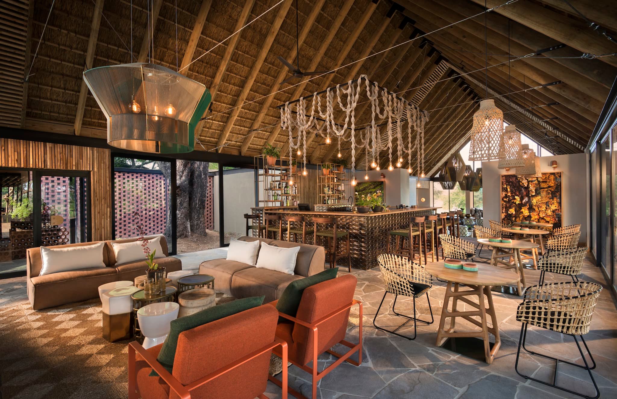 lion sands river lodge interiors guest bar lounge 01