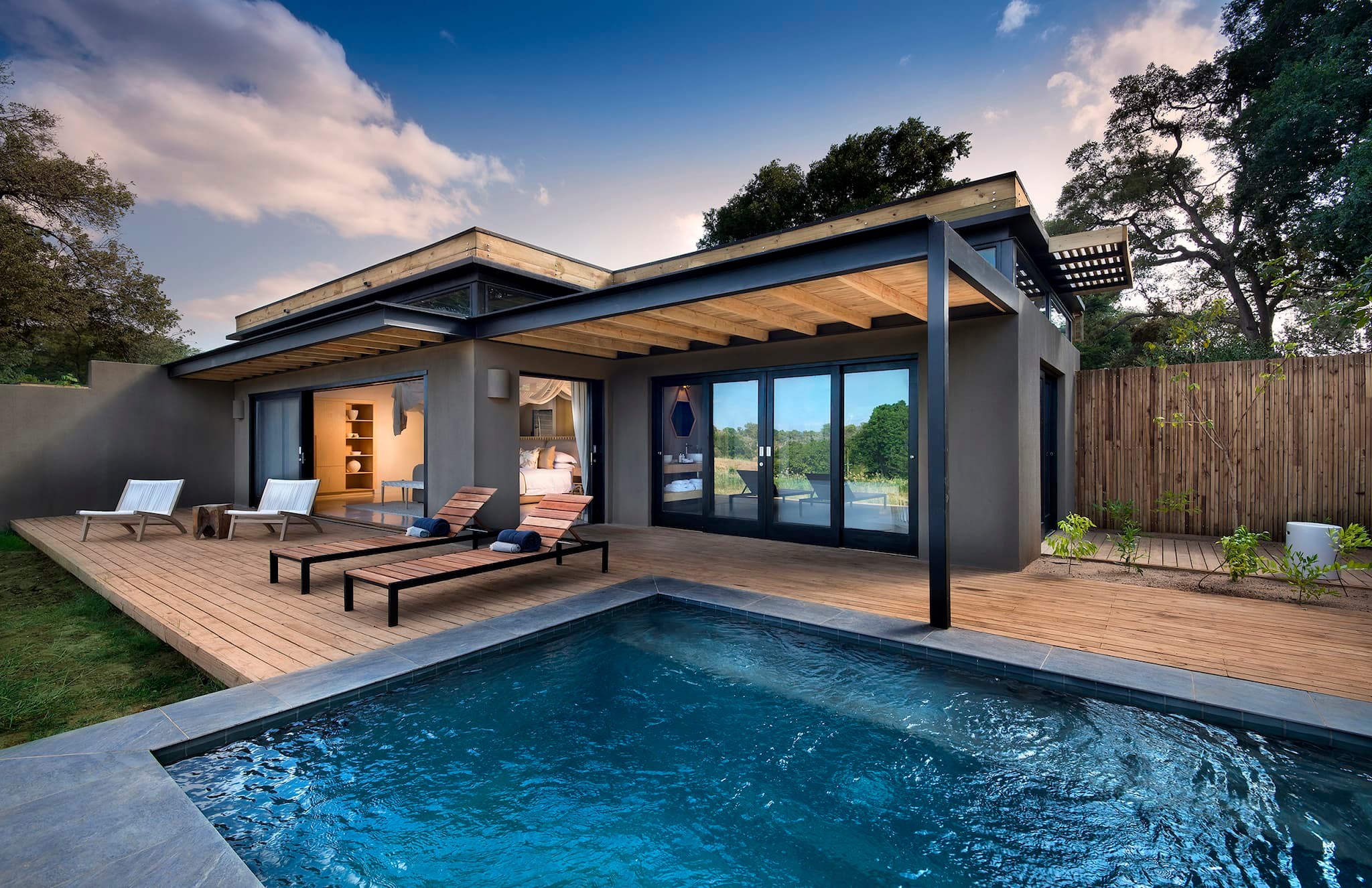 lion sands river lodge rooms river suite exterior pool deck 01